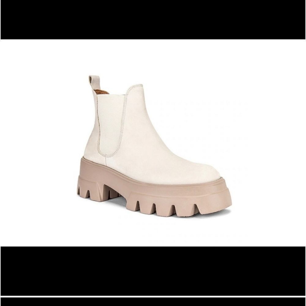 Revolve Toral Mara Boots in Igloo with Chunky Rubber Platform Size 39